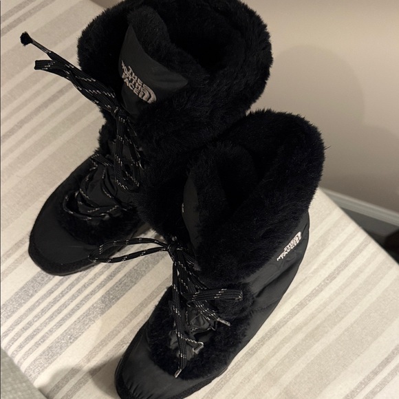 The North Face Black Insulated Boots - Picture 6 of 7